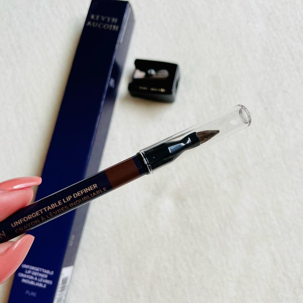 Kevyn Aucoin UNFORGETTABLE LIP DEFINER - Picture 4 of 4